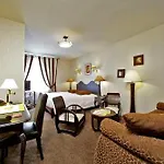 Logis De La Truffe - De La Truffe Hotell 3*
