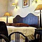 Logis De La Truffe - De La Truffe 3* Sorges