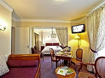 Logis De La Truffe - De La Truffe Hotel
