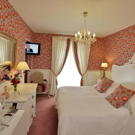 Hotel Logis De La Truffe - De La Truffe