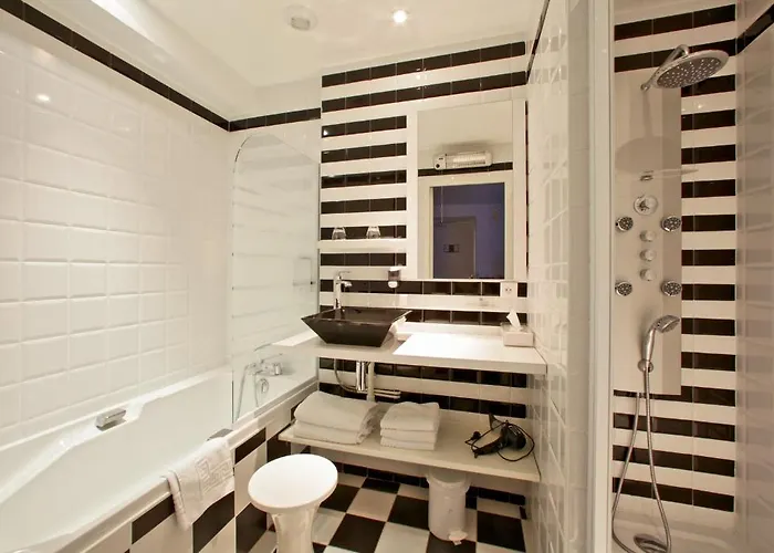 Logis De La Truffe - De La Truffe Hotel